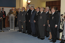 Defensa condecora a 14 antiguos miembros de la UMD