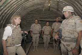 La ministra de Defensa, Carme Chacón, visita las instalaciones de la Base Avanzada de Sang Atesh